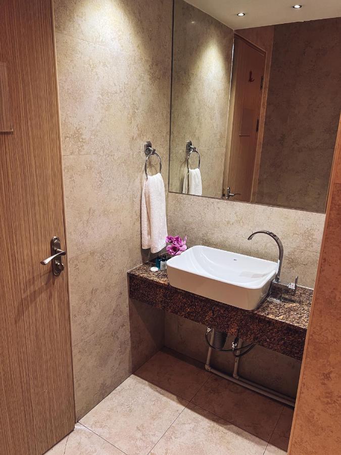 It Hotel Tumanyan Street Єреван Екстер'єр фото