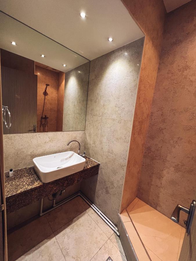 It Hotel Tumanyan Street Єреван Екстер'єр фото