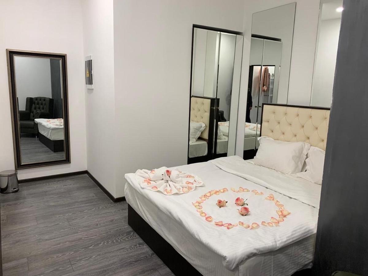 It Hotel Tumanyan Street Єреван Екстер'єр фото